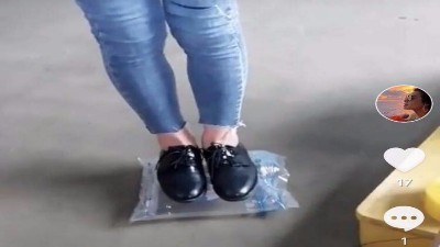 弄丢芒果被投诉，快递员又哭又跪！